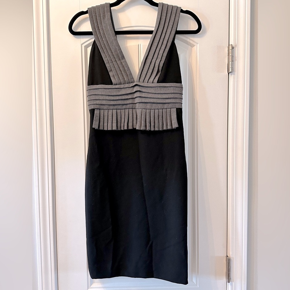Black Halo Black and Gray Pleated Sheath Dress Size 4